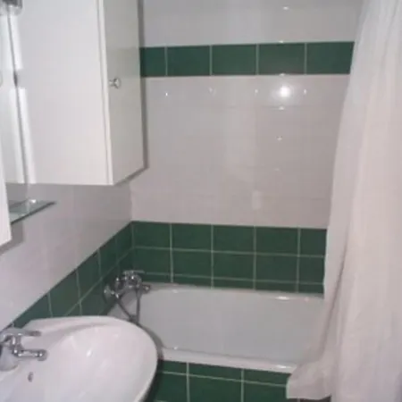 Prázdninový dům Maison Familiale Avec Jardin Et Parking, Proche Et Commerces - Fr-1-837-83