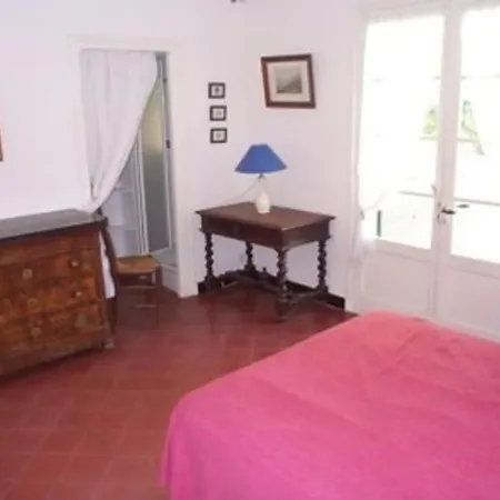 Maison Familiale Avec Jardin Et Parking, Proche Et Commerces - Fr-1-837-83 *